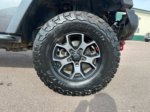 Used 2016 Jeep Wrangler Unlimited Rubicon image 39