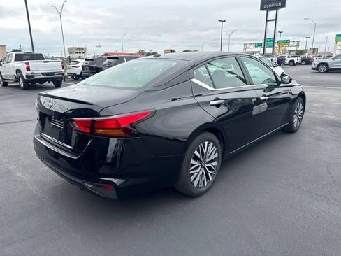 Used 2025 Nissan Altima 2.5 SV FWD image 3