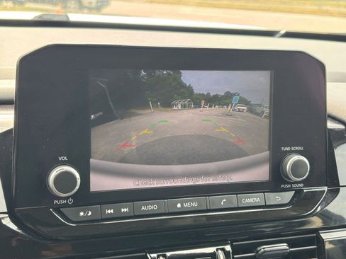 Used 2025 Nissan Pathfinder SV FWD image 22