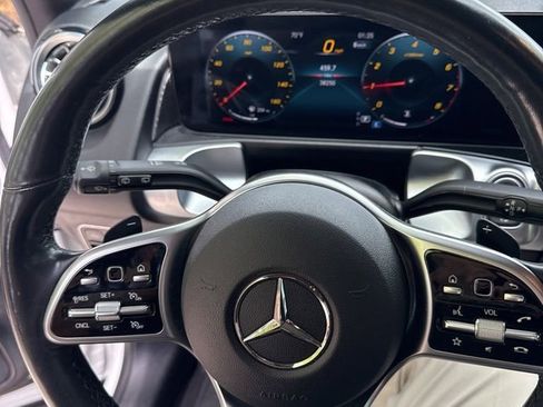 Used 2022 Mercedes-Benz GLB 250 4MATIC image 2