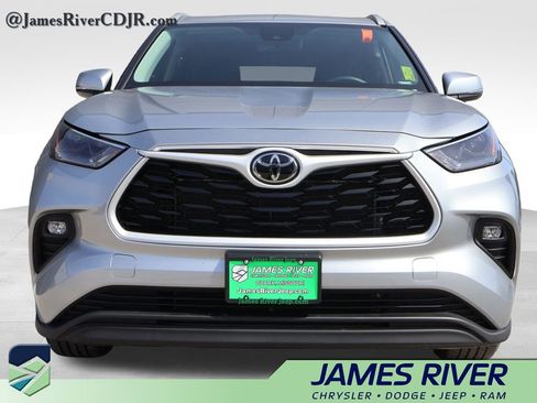 Used 2025 Toyota Highlander XLE image 7