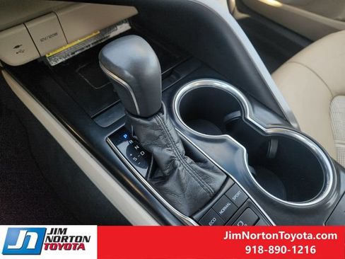 Used 2019 Toyota Camry XLE FWD image 21