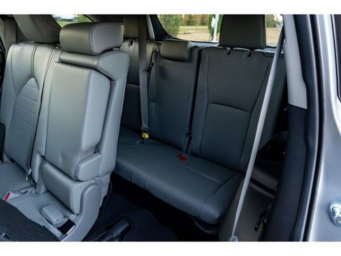 Used 2024 Toyota Highlander XLE image 14