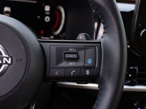 Used 2025 Nissan Pathfinder Platinum AWD/4WD image 15