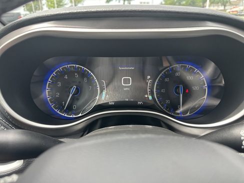 New 2025 Chrysler Pacifica Select w/ Uconnect Theater Family Group image 69