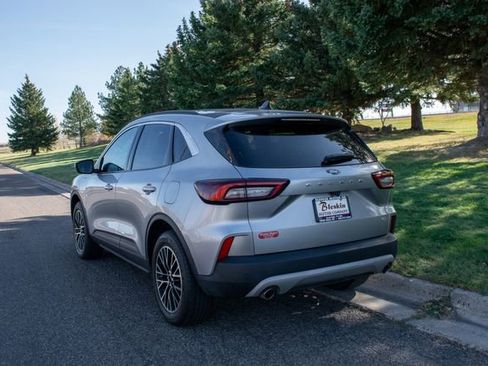 Used 2023 Ford Escape SE image 5