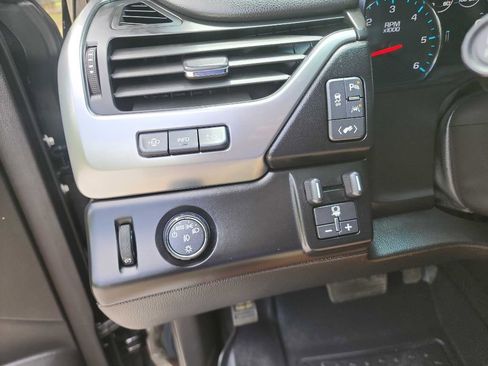 Used 2018 Chevrolet Tahoe Premier RWD image 17