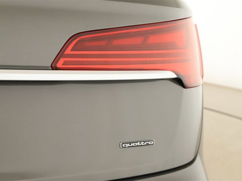 Used 2024 Audi Q5 e Premium w/ Convenience Package image 30