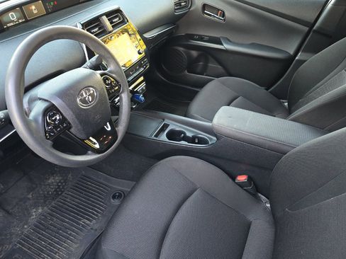 Used 2022 Toyota Prius L Eco image 7