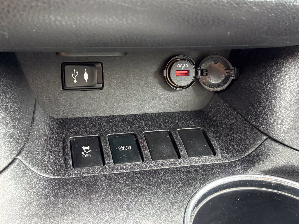 Used 2014 Toyota Highlander XLE FWD image 14