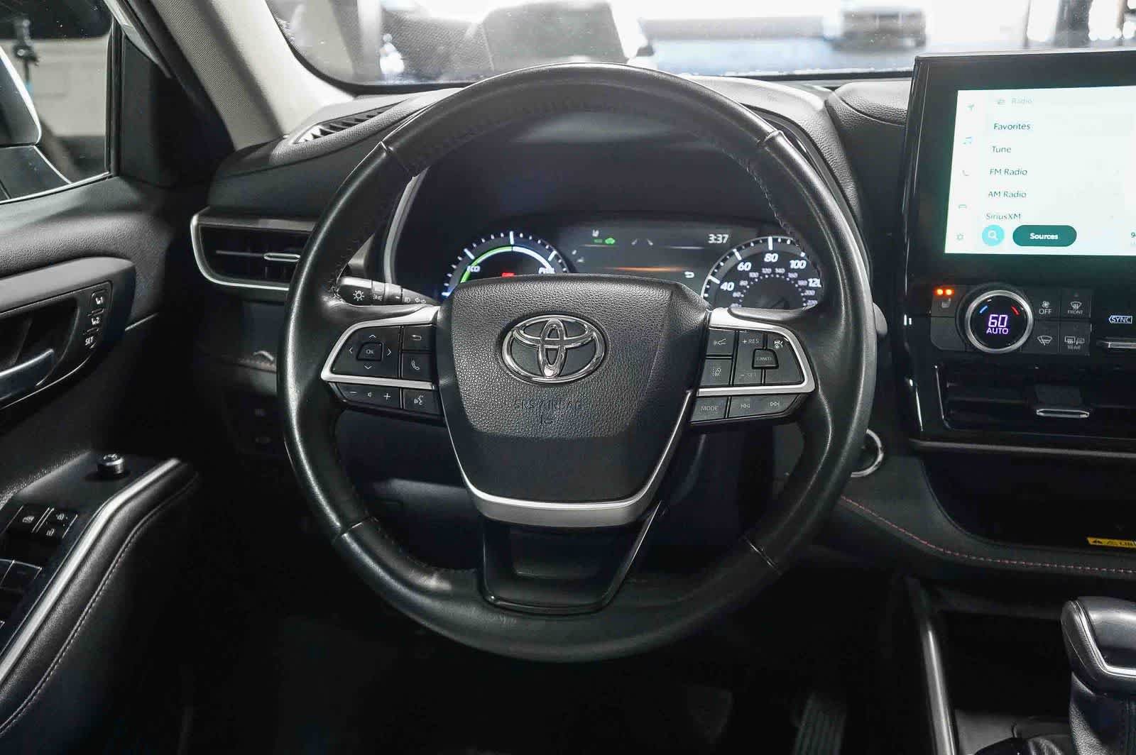 Used 2023 Toyota Highlander Bronze Edition FWD image 10