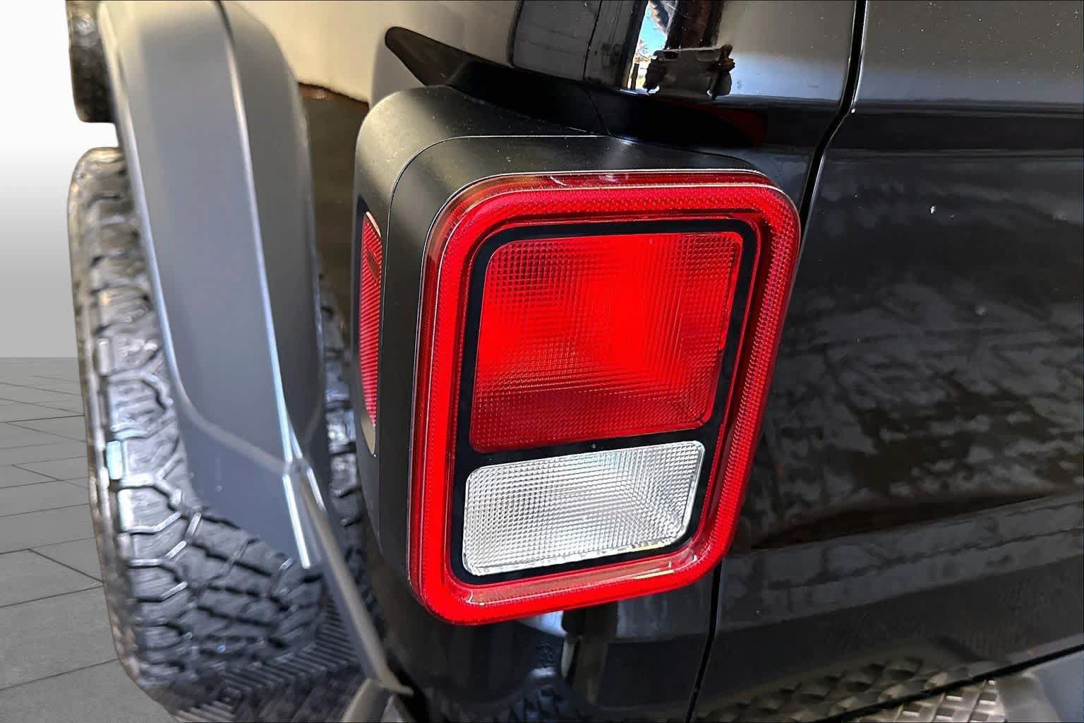 Used 2020 Jeep Gladiator Sport w/ Quick Order Package 24S AWD/4WD image 27