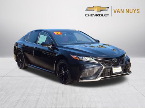 Used 2022 Toyota Camry XSE FWD image 3