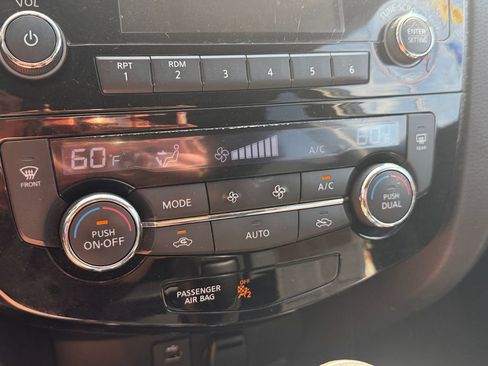Used 2015 Nissan Rogue SV AWD/4WD image 28