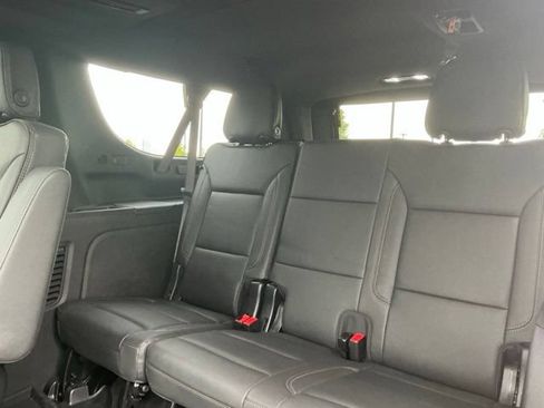 Used 2025 Chevrolet Suburban High Country AWD/4WD image 35