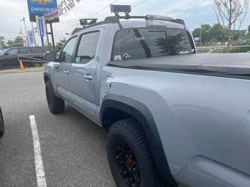 Used 2017 Toyota Tacoma TRD Pro AWD/4WD image 3