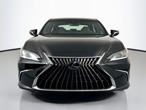 Used 2022 Lexus ES 300h w/ Accessory Package FWD image 2