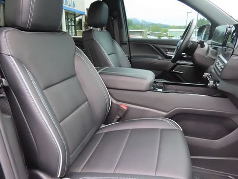 Certified 2025 Chevrolet Silverado EV LT AWD/4WD image 44