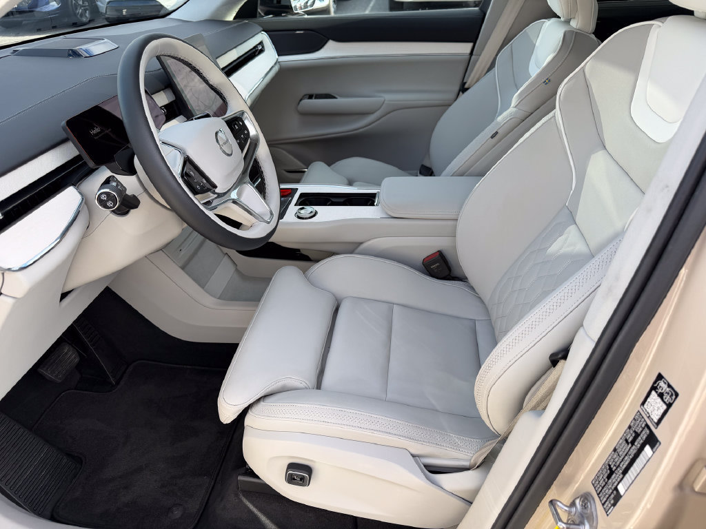 Certified 2025 Volvo EX90 Plus AWD/4WD image 3
