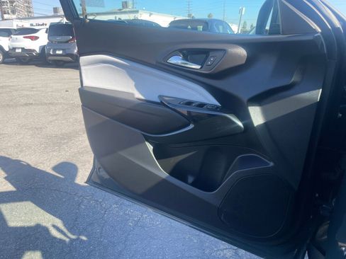 Used 2025 Chevrolet Trax LT image 20