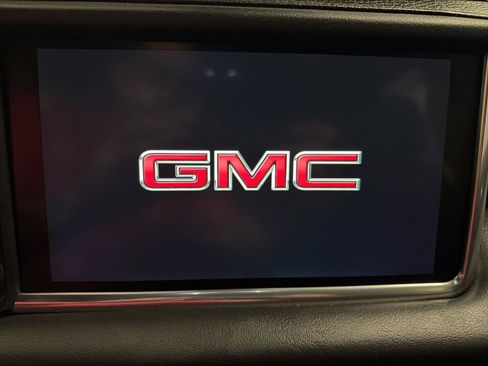 Used 2022 GMC Yukon Denali AWD/4WD image 25