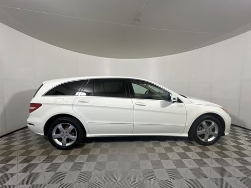 Used 2011 Mercedes-Benz R 350 4MATIC image 8