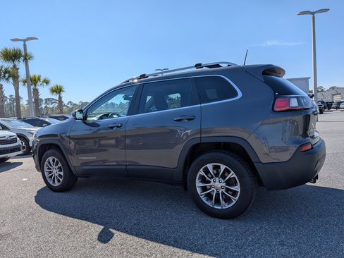 Used 2020 Jeep Cherokee Latitude Plus w/ Cold Weather Group image 5