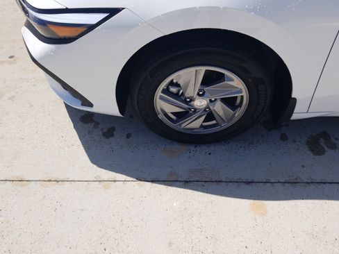New 2026 Hyundai Elantra SE FWD image 21