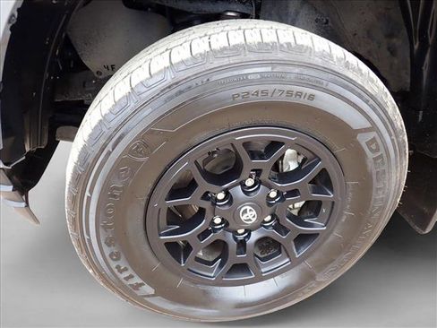 Used 2020 Toyota Tacoma SR5 w/ Technology Package AWD/4WD image 7