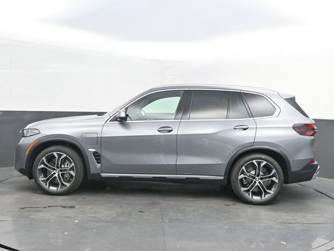 Used 2026 BMW X5 xDrive50e w/ Premium Package image 4