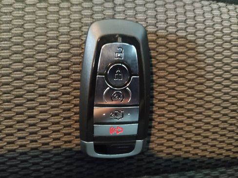 Used 2018 Ford Explorer XLT w/ Equipment Group 201A image 32