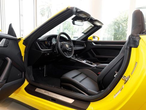 Used 2022 Porsche 911 Carrera RWD image 20
