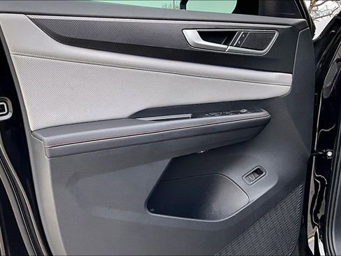 Used 2024 Volkswagen Atlas Peak Edition SE image 22