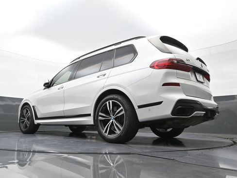 Used 2022 BMW X7 M50i w/ Dynamic Handling Package AWD/4WD image 27