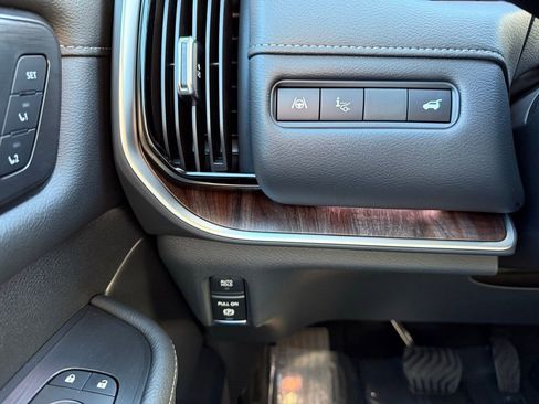 New 2025 Nissan Armada SL w/ Captain's Chari Seat Package image 16