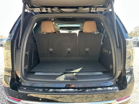 Used 2025 Chevrolet Tahoe High Country AWD/4WD image 13