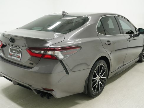 Used 2023 Toyota Camry SE w/ Convenience Package FWD image 4