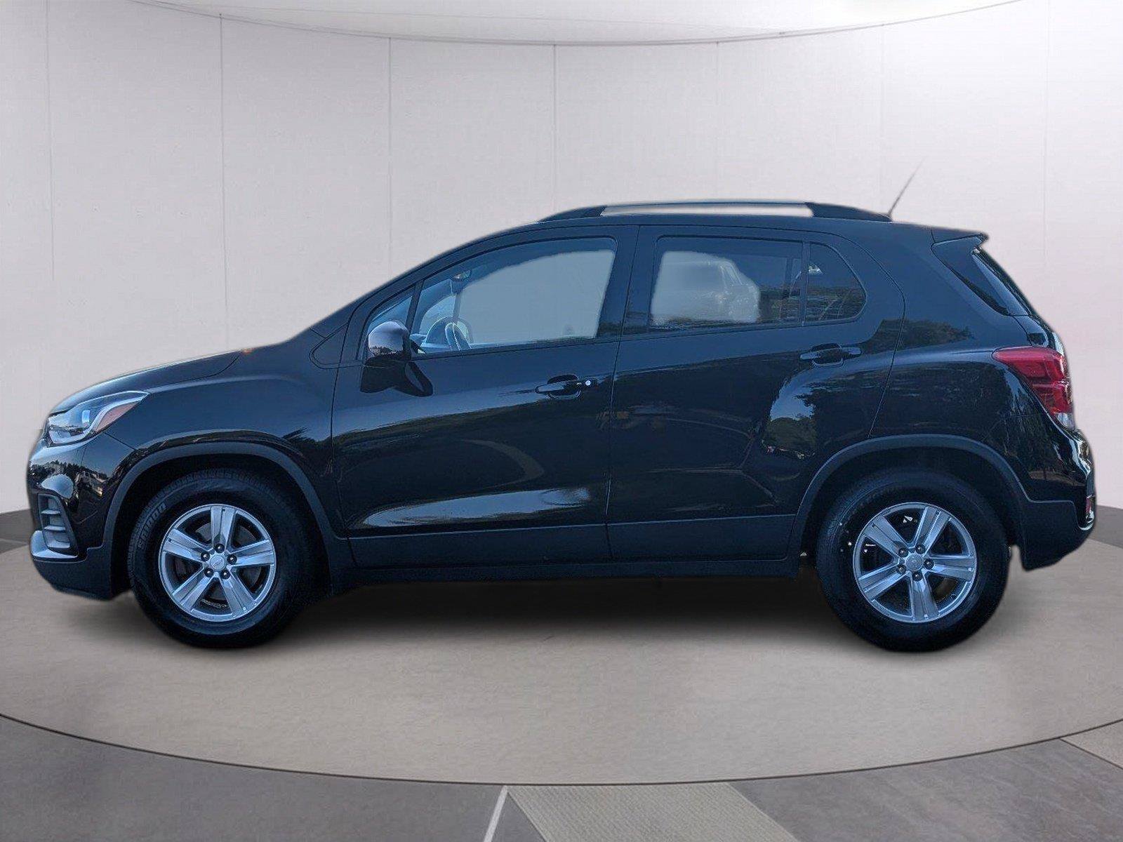 Used 2022 Chevrolet Trax LT w/ LT Convenience Package FWD image 2