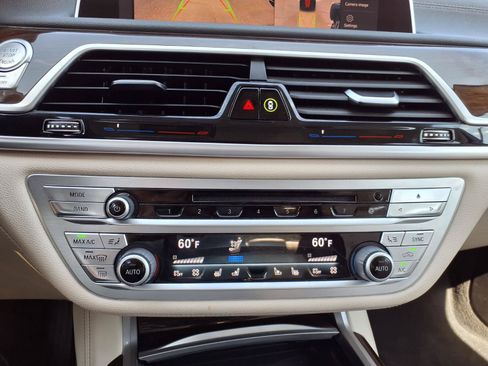 Used 2020 BMW 740i w/ Premium Package RWD image 25