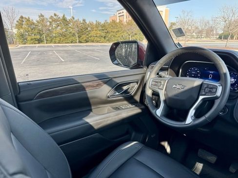 Used 2024 Chevrolet Tahoe Z71 w/ Luxury Package image 22