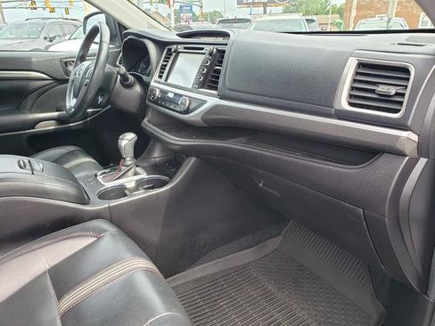 Used 2019 Toyota Highlander SE AWD/4WD image 21