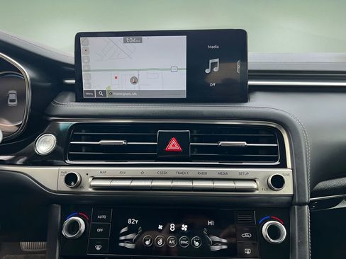 Used 2025 Genesis G70 2.5T image 22