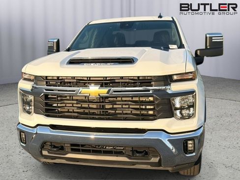 Used 2025 Chevrolet Silverado 2500 LT w/ Convenience Package AWD/4WD image 4