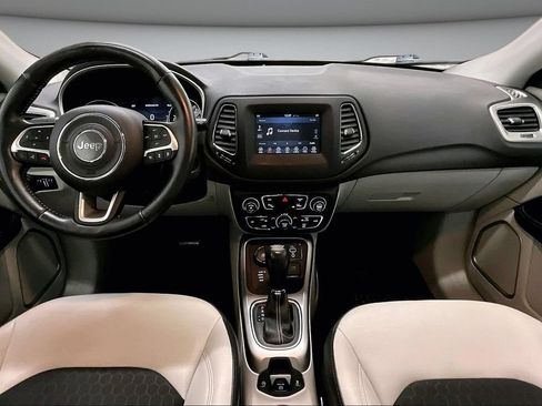 Used 2019 Jeep Compass Latitude w/ Popular Equipment Group AWD/4WD image 7