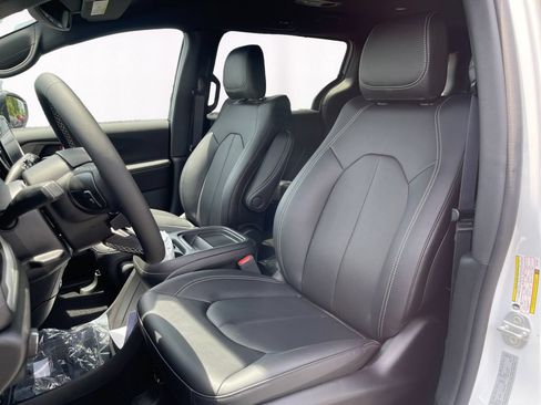 New 2027 Chrysler Pacifica Select w/ Family Tech Group FWD image 9