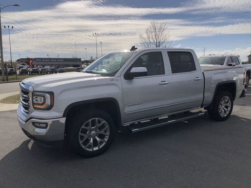 Used 2018 GMC Sierra 1500 SLT image 3