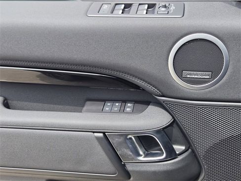 New 2025 Land Rover Discovery S image 17