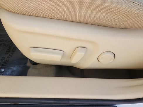 Used 2016 Toyota Camry LE FWD image 8