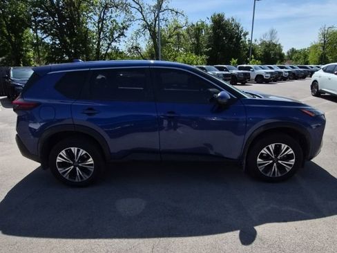 Used 2022 Nissan Rogue SV image 4