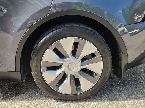 Used 2023 Tesla Model Y Performance AWD/4WD image 32